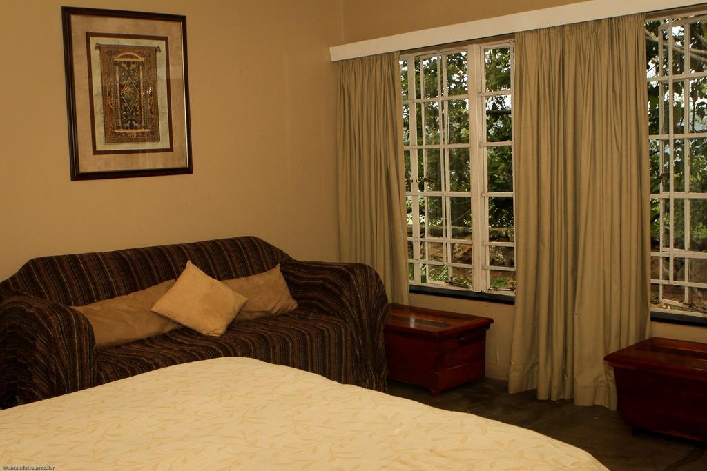 Down Gran'S Self-Catering Cottage Lobamba エクステリア 写真