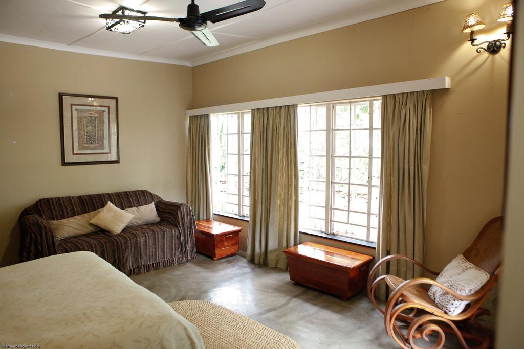 Down Gran'S Self-Catering Cottage Lobamba エクステリア 写真