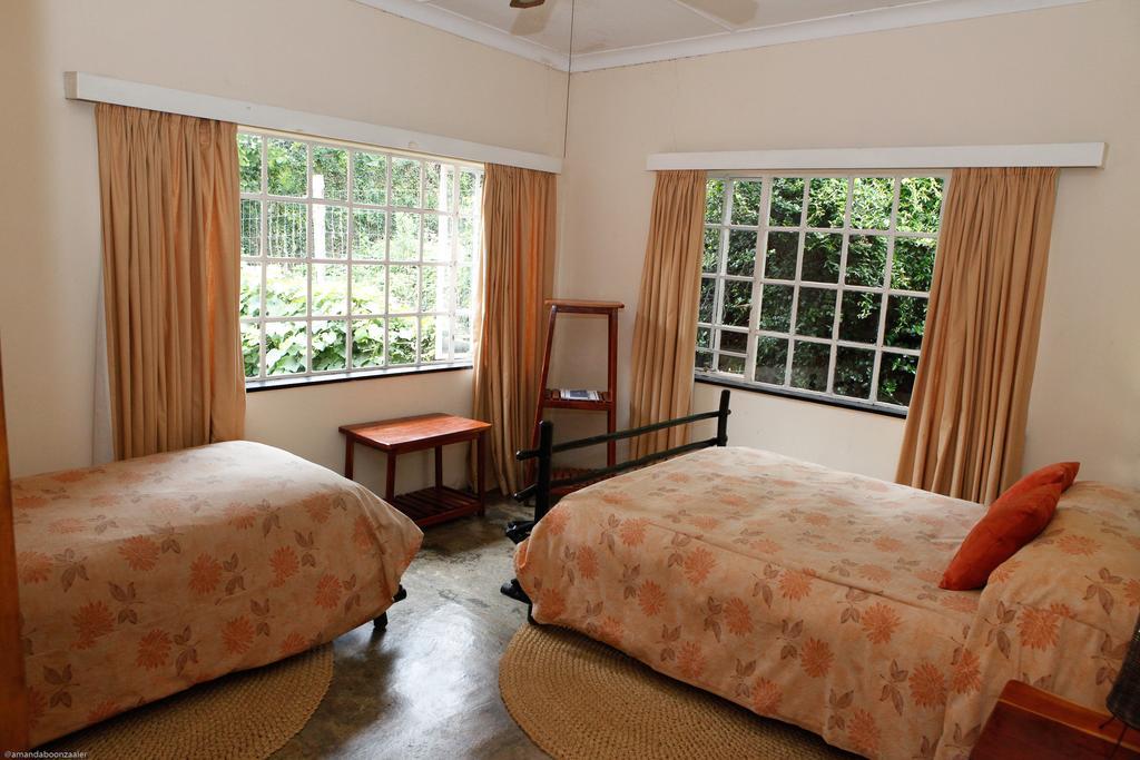 Down Gran'S Self-Catering Cottage Lobamba エクステリア 写真