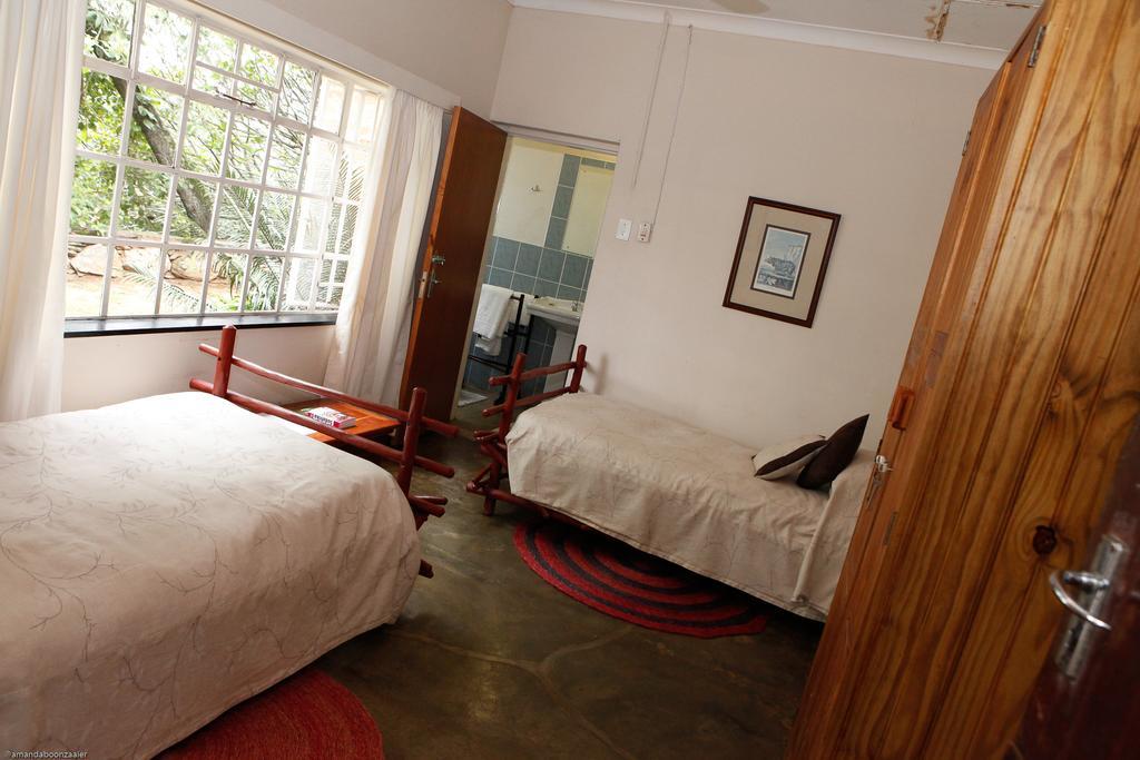 Down Gran'S Self-Catering Cottage Lobamba エクステリア 写真
